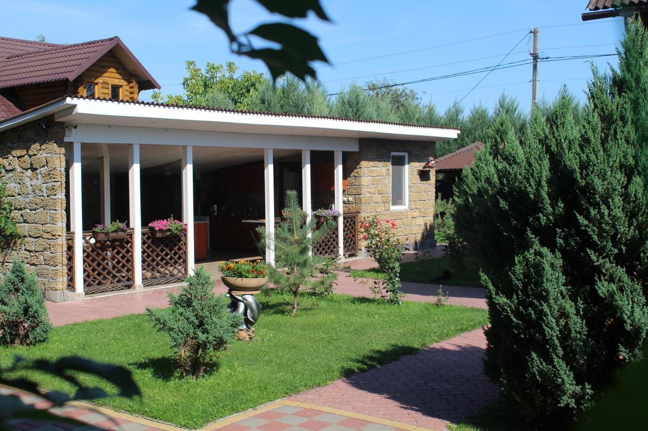 סביטיאז Hotel-Complex Mizh Triokh Ozer מראה חיצוני תמונה